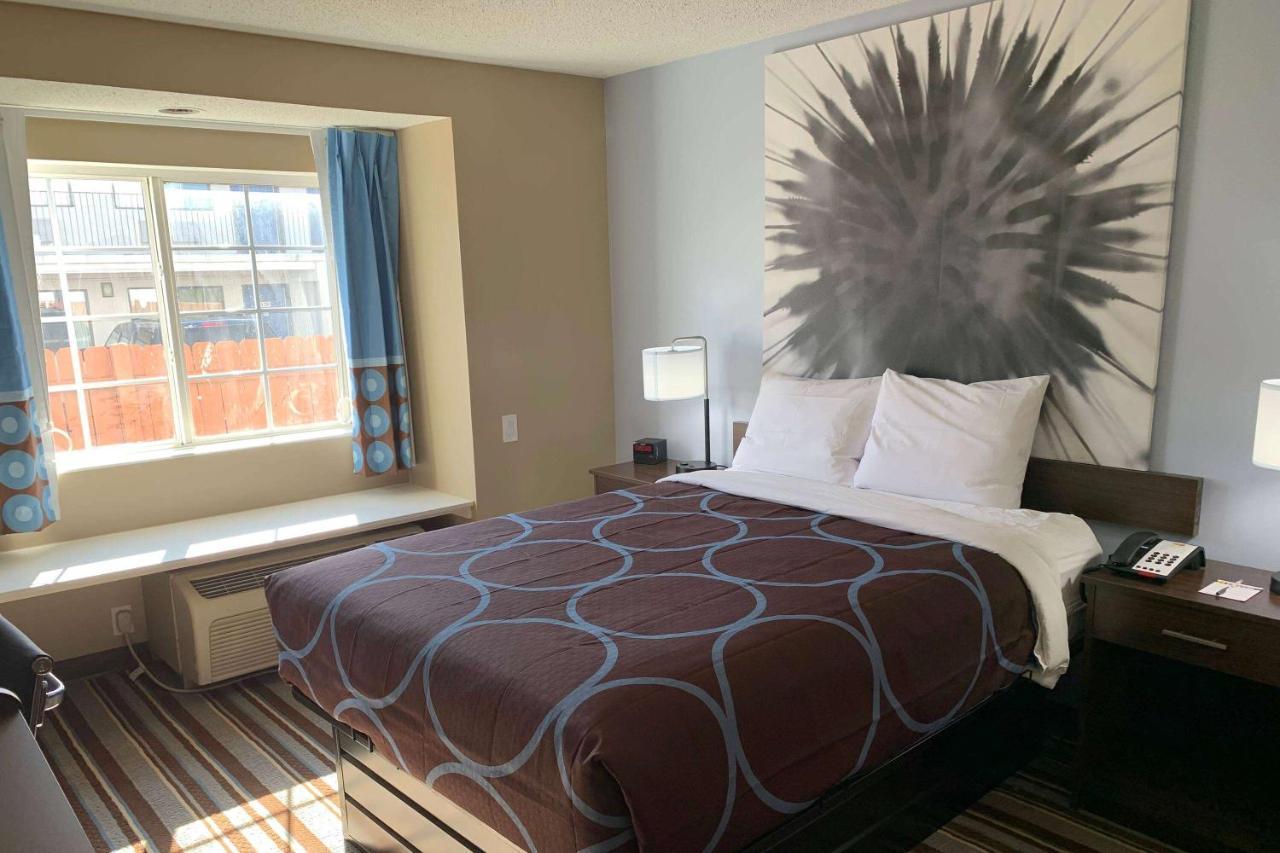 Super 8 By Wyndham Joliet Otel Dış mekan fotoğraf